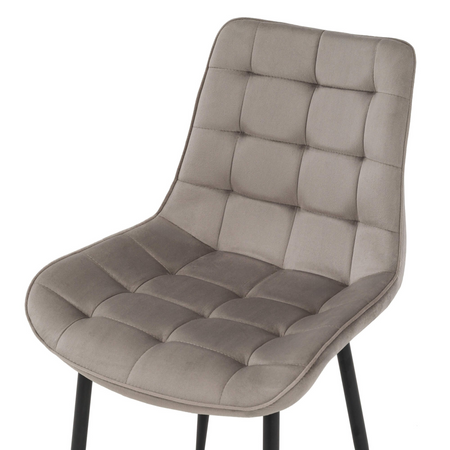 Chaise VOX capitonnée en velours matelassé - couleur Cappuccino, pieds Noirs