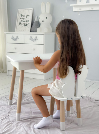 Table et chaise pour enfants en forme de papillon. Table avec rangement pour crayons et livres de coloriage - blanc
