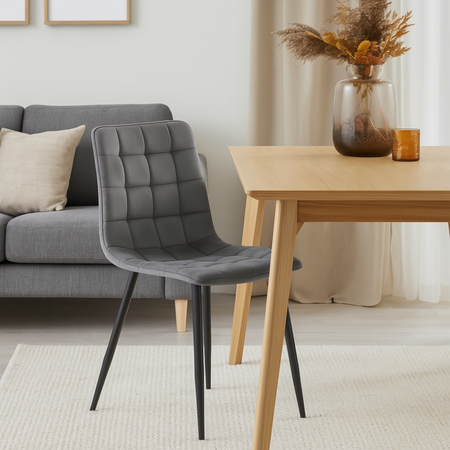 Chaise MIRA capitonnée en velours matelassé - couleur Grise, pieds Noirs
