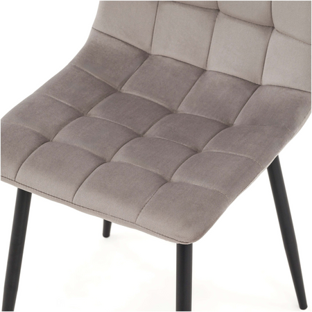 Chaise MIRA capitonnée en velours matelassé - couleur Beige, pieds Noirs