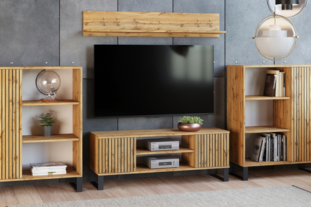 Meuble TV FOCUS 155 cm style loft, pieds en métal, motif lames – Chêne Craft